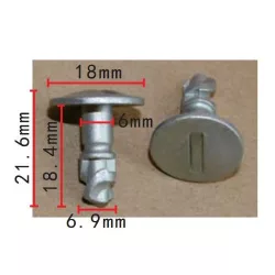 Motorburkolat rögzítő fém csavar 8D0805121